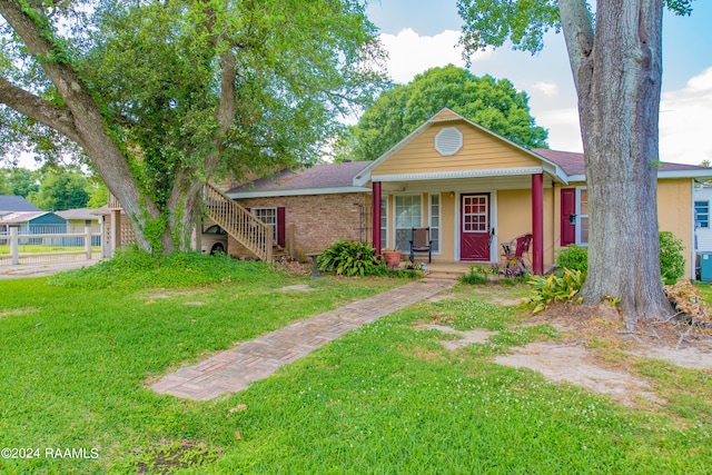 view of front facade featuring covered porch and a front yard