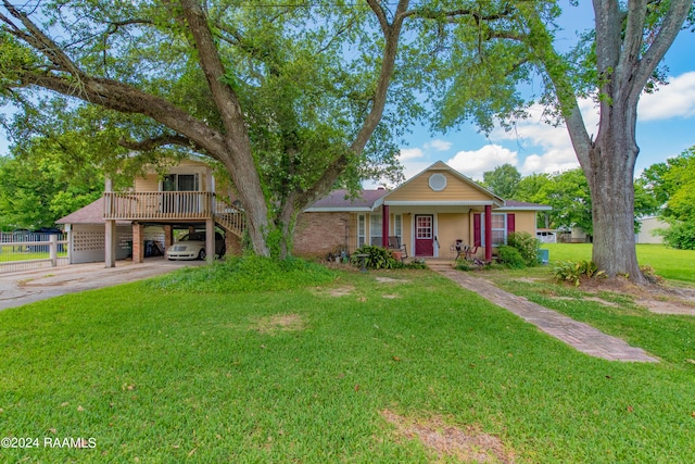 view of front facade featuring a front yard, a carport, and covered porch