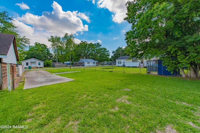 view of yard featuring a patio