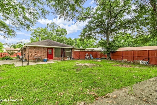 view of yard with a patio