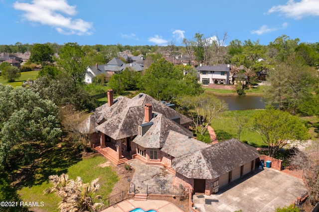 bird's eye view with a water view