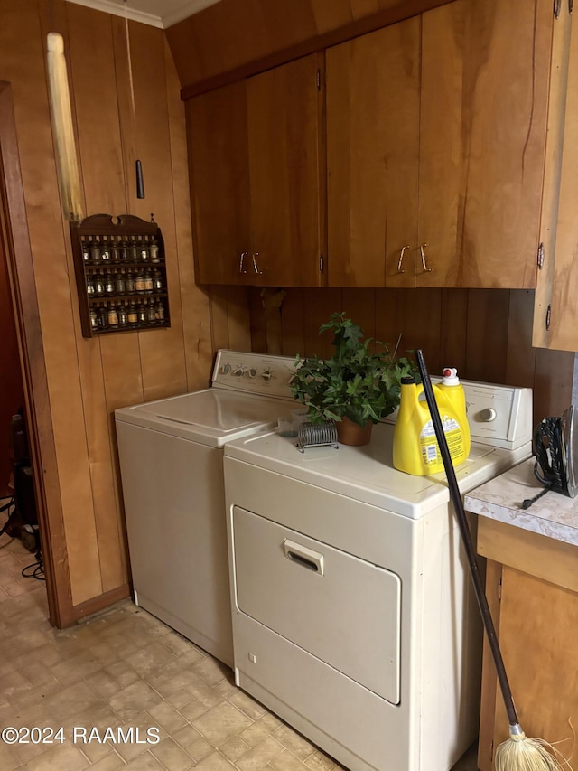 laundry room featuring cabinets and independent washer and dryer