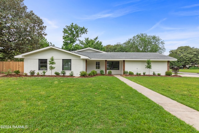 single story home featuring a front lawn