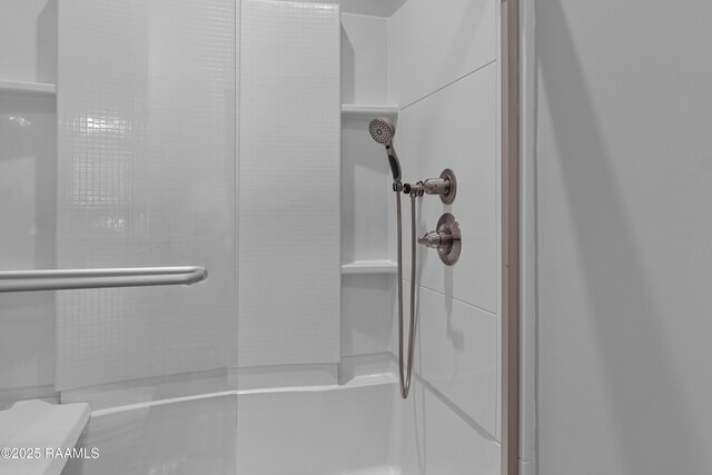 210 E D St, Rayne, LA 70578 - room details with walk in shower