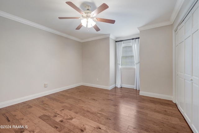 unfurnished bedroom with light wood-type flooring, ceiling fan, and crown molding