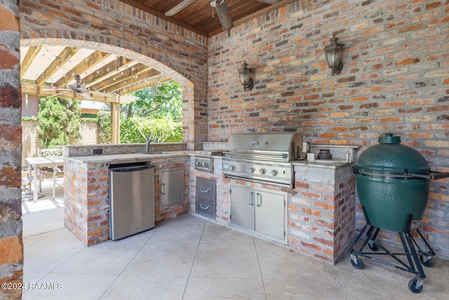 view of patio / terrace with area for grilling, grilling area, an outdoor wet bar, and ceiling fan