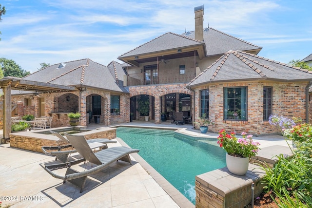 view of pool featuring ceiling fan and a patio area