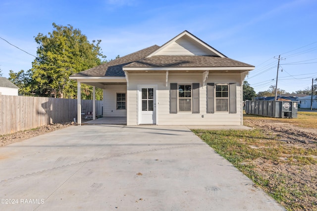 view of front of property