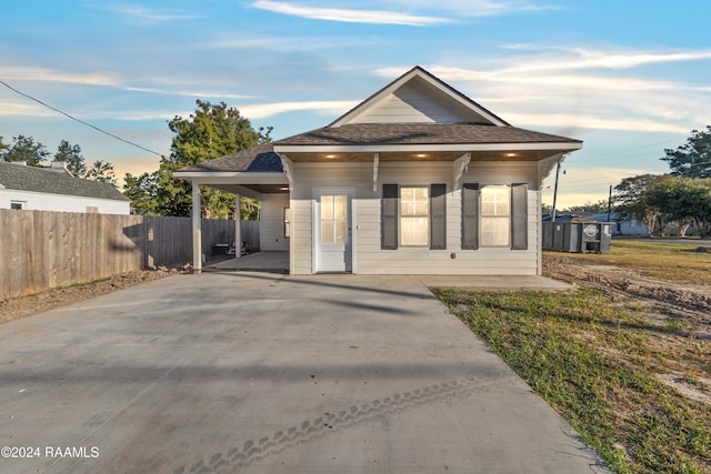 view of front of property featuring a carport