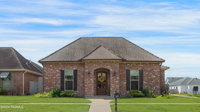 view of front of property with a front lawn