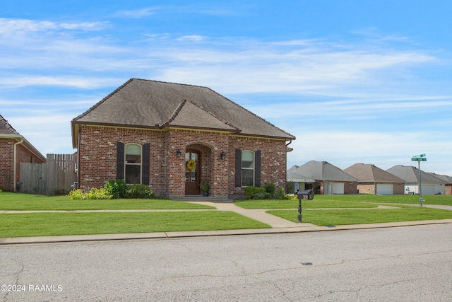 view of front facade with a front lawn