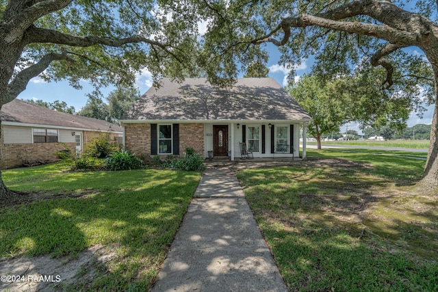 view of front of house featuring a front lawn and covered porch