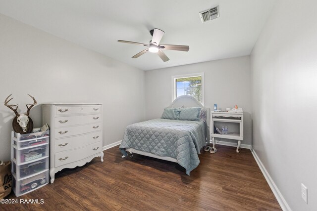 bedroom with dark hardwood / wood-style floors and ceiling fan