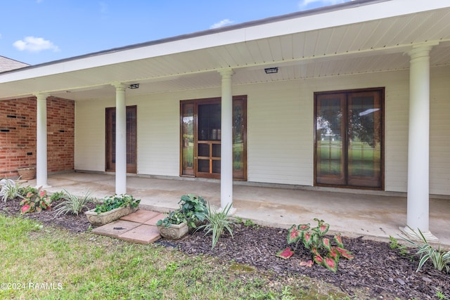 doorway to property featuring a porch