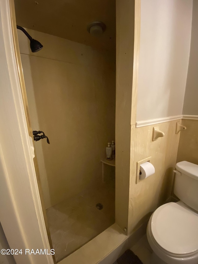 bathroom featuring toilet and a shower