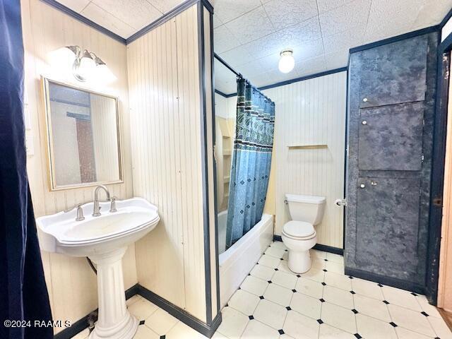 bathroom with tile patterned floors, toilet, and shower / bathtub combination with curtain