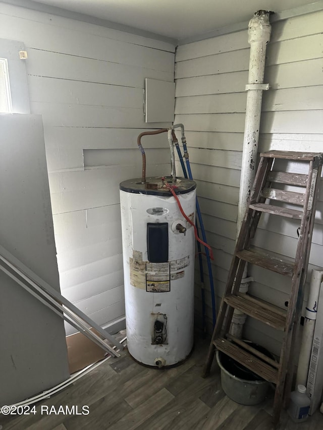 625 Malain St, New Iberia, LA 70560 - utilities featuring water heater