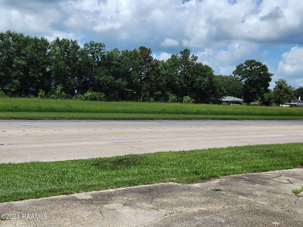 711 W Summers Dr, Abbeville, LA 70510 - photo 2