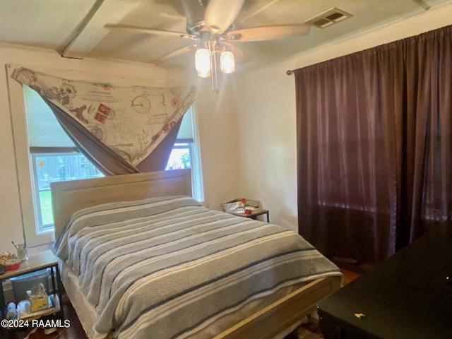 411 Rodney St, Eunice, LA 70535 - bedroom with a ceiling fan