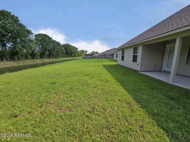 view of yard featuring a patio