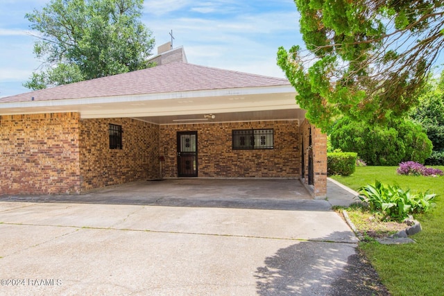 view of front facade with a carport