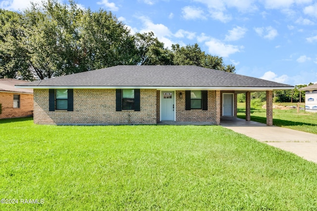 ranch-style home featuring a carport and a front lawn