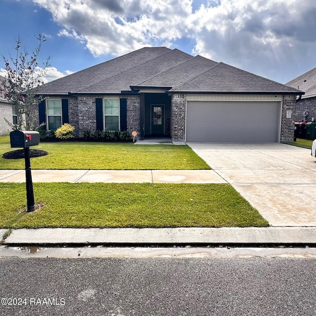 view of front facade featuring a front yard and a garage