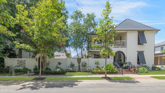 view of front of house with a balcony