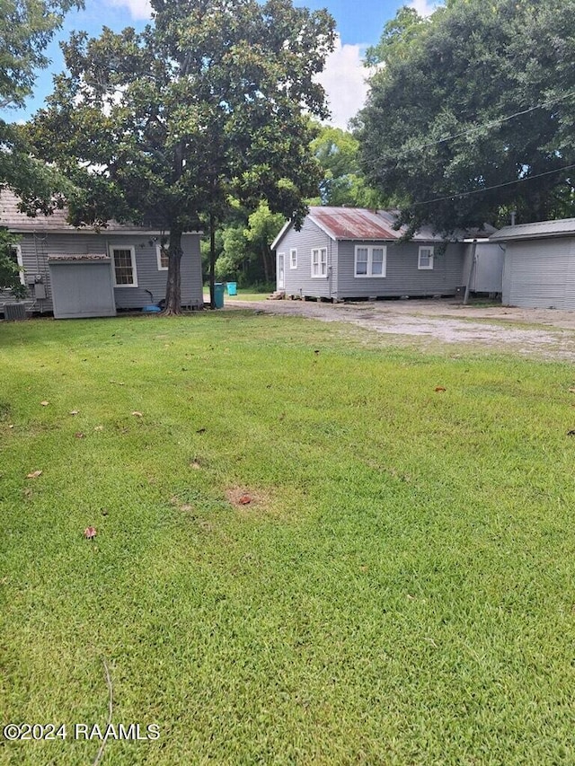1225 W S St, Opelousas, LA 70570 - view of yard