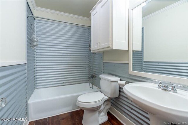 319 Goodwin St, Welsh, LA 70591 - bathroom featuring ornamental molding, wood finished floors, and shower / bath combination