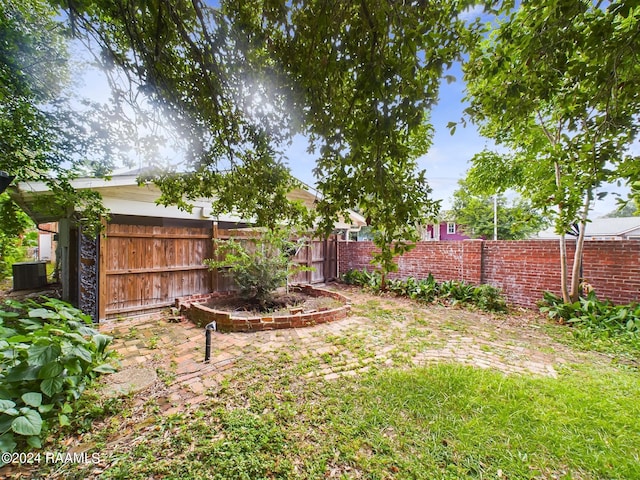 903 Myrtle Pl, Lafayette, LA 70506 - view of yard with central air condition unit