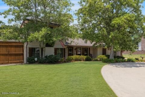 view of front of house with a front yard