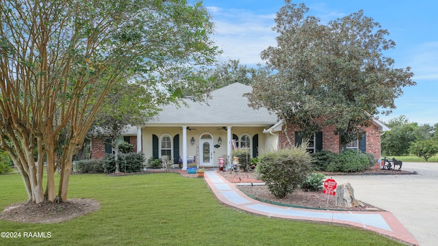 view of front facade with covered porch and a front lawn