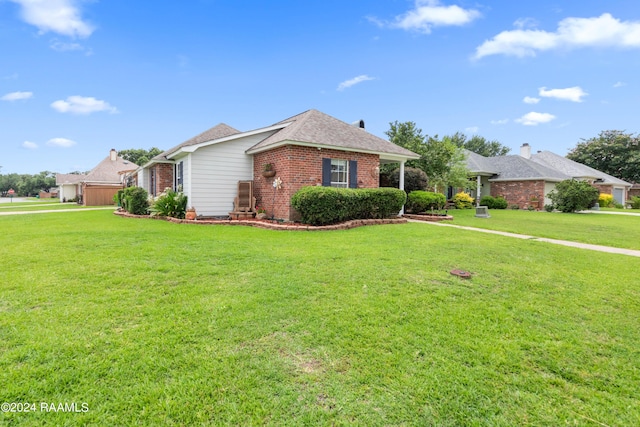 ranch-style house featuring a front lawn