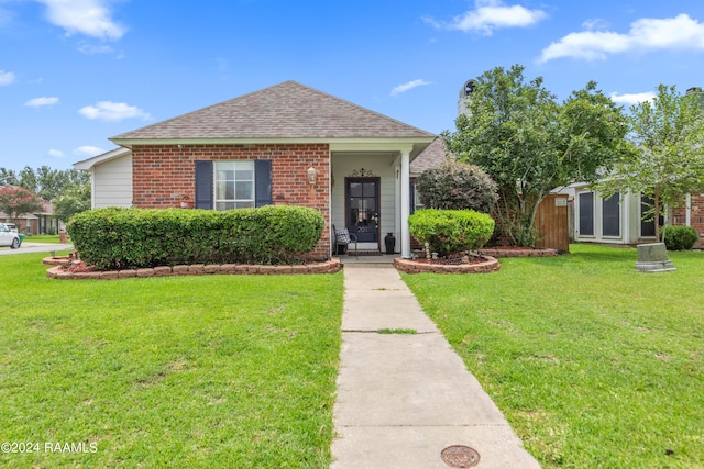 bungalow-style house featuring a front lawn