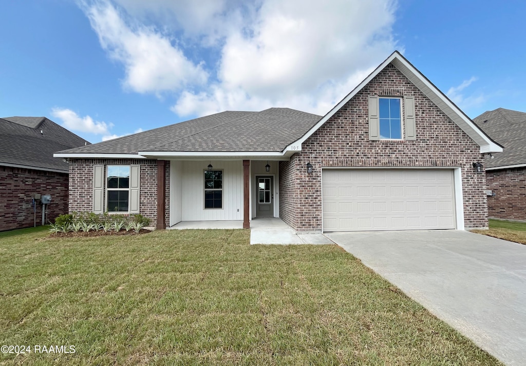 view of front of property featuring a front lawn and a garage