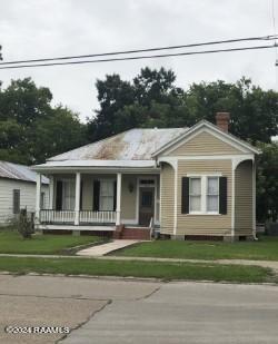 view of front of house featuring covered porch