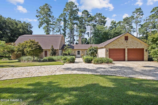 view of front facade featuring a garage and a front lawn