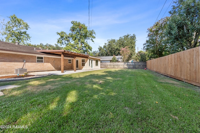 view of yard with a patio