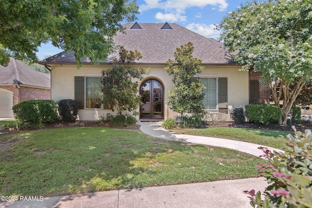 view of front of property with a front yard