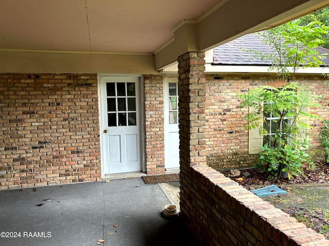 property entrance featuring a patio