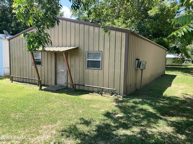 view of outdoor structure featuring a yard