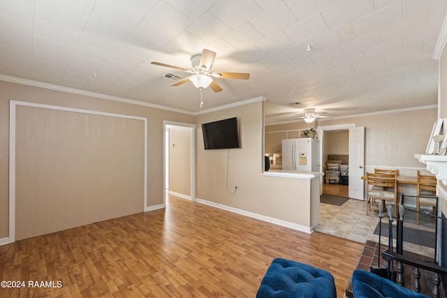 living room featuring light hardwood / wood-style floors, ornamental molding, and ceiling fan