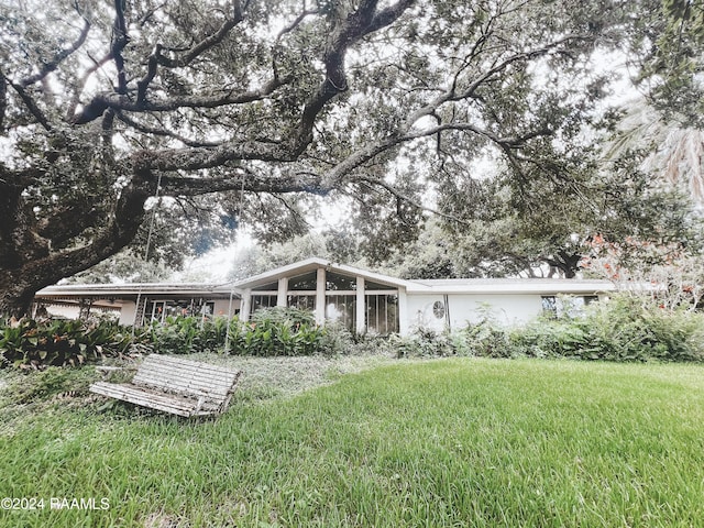 view of front of property with a front yard