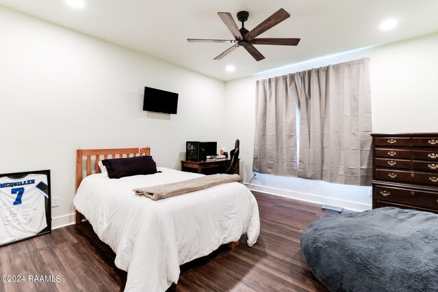 bedroom featuring dark hardwood / wood-style floors and ceiling fan