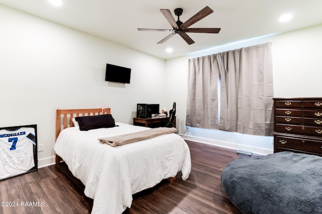 bedroom featuring a ceiling fan, recessed lighting, wood finished floors, and baseboards