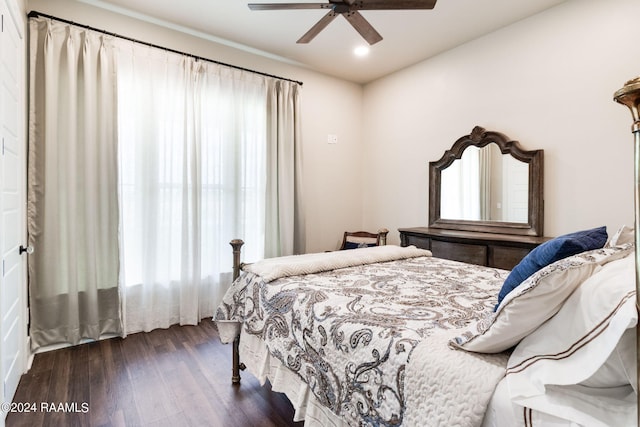 bedroom featuring dark wood-type flooring and ceiling fan