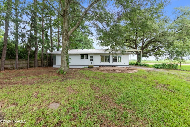 ranch-style home with a front yard