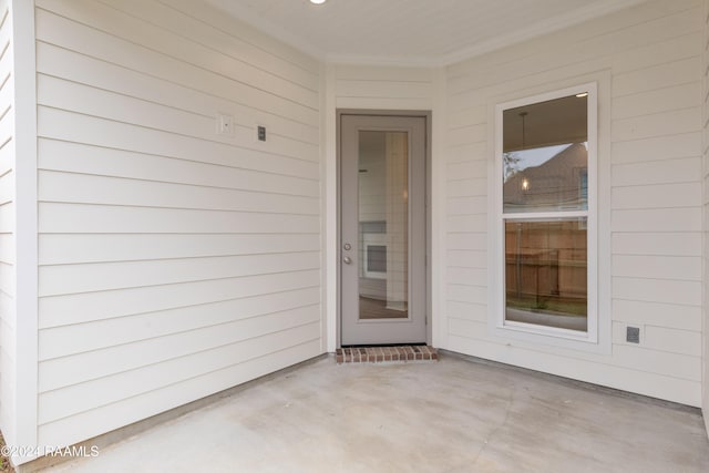 entrance to property featuring a patio area