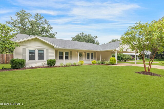 single story home featuring a front yard